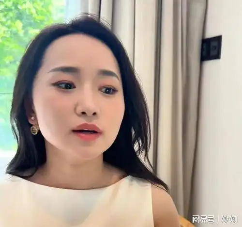 小凤重回职场,化最精致的妆做气质美女,走路秒破功变回保姆头子