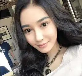 rng全队女友都是网红脸,草莓老婆一看就是过日子的女人