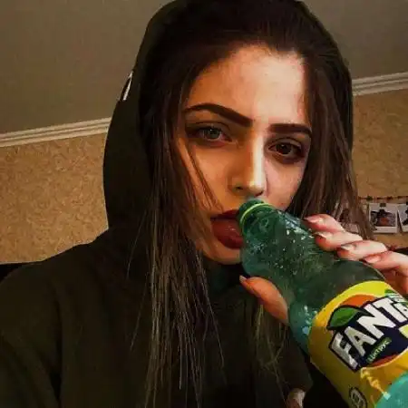 qq欧美女生头像有些话话都藏在眼泪里