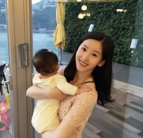 章泽天怀三胎的传言不攻自破,奶茶妹妹用14年修炼成豪门贵妇