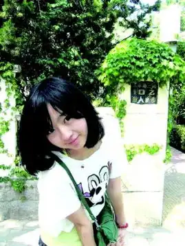 中国评论新闻美女大学生剃度出家没有不舍更爱庄严之美