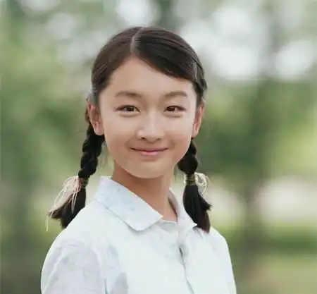 从小黄鸭到时尚妙女子,周冬雨的时尚哲学,适合自己的就是最好的