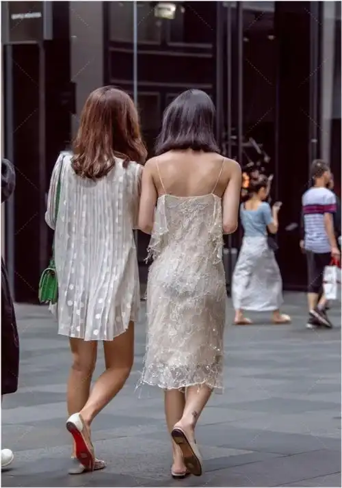 骨干的气质美女,睫毛一闪一闪的,如此的纯洁美丽