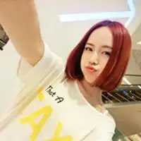 有一个中分短发的女生她叫什么名字
