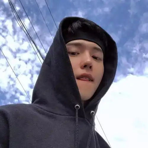 男生头像朋友说但凡他有一点喜欢你我都不会这么劝你