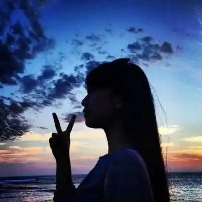网易云热评别人稍一注意你,你就敞开心扉,你觉得这是坦率,其实这是孤独
