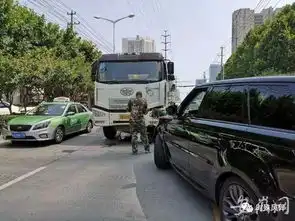 好险合肥一女子被卡搅拌车下拖行,市民驾车逆行冒险拦停