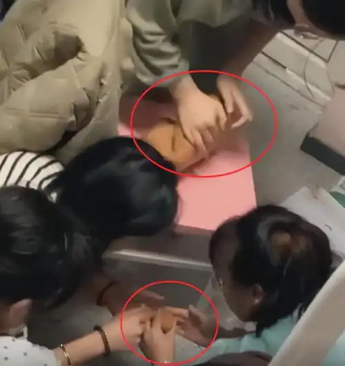 西安高校封校后,女大学生突发奇想自制麻将,网友幺鸡是精髓
