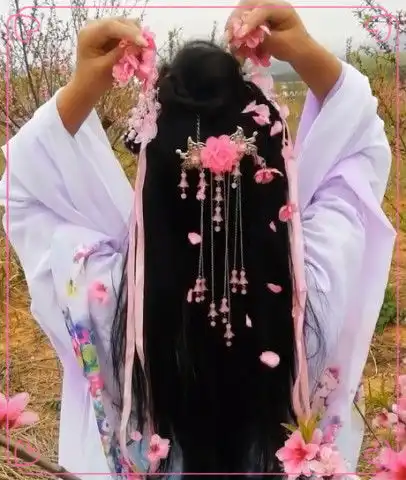 最近雨伞花瓣雨火了,逃过樱花和桃花,却被小哥哥迷住了
