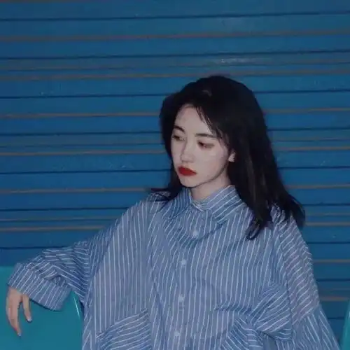 温柔又仙气的蓝色意境女头