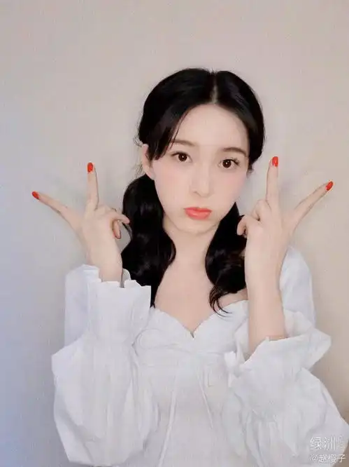 赵樱子霸气童年照流出,小仙女成俊小哥网友我先弯为敬