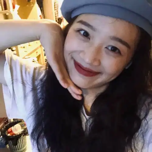 头像黄昏吹着风的软