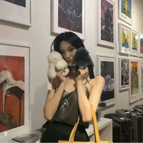 ins女头头像甜美,自己受了伤只有自己在乎