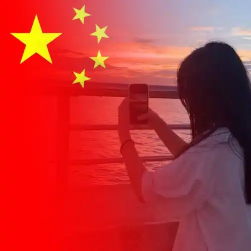 最近很火的国庆渐变女生头像