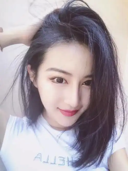 清爽迷人小美女最美不过桃花眼