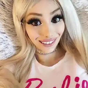 女子花百万整成真人芭比担心自己整后太过漂亮