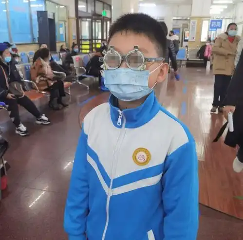 15岁女童半年近视增长200度防控近视哈医大一院视光专家建议这么做