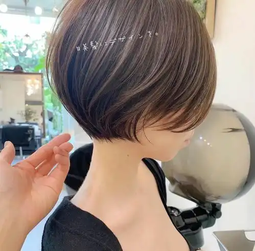 天鹅颈短发
