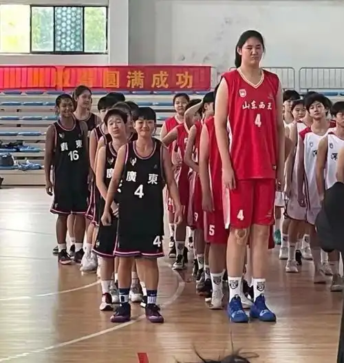 每日一笑你知道学生的美术作品有多离谱吗