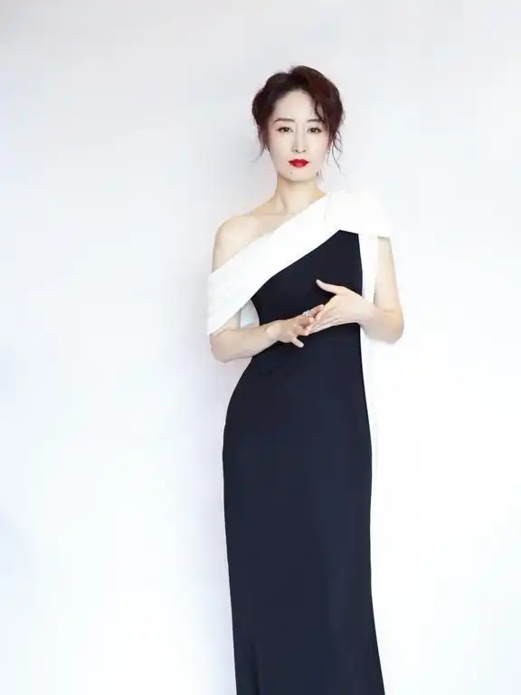 中年女人放弃中国大妈式穿搭吧,老气不说,廉价感最致命