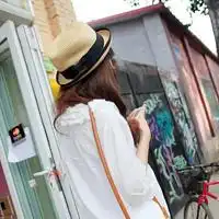 求一个和这个相对的女生头像