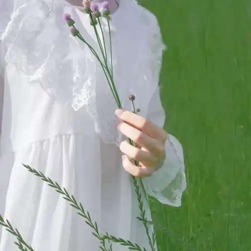 真人女生头像你的人生不是用来讨好别人,而是善待自己