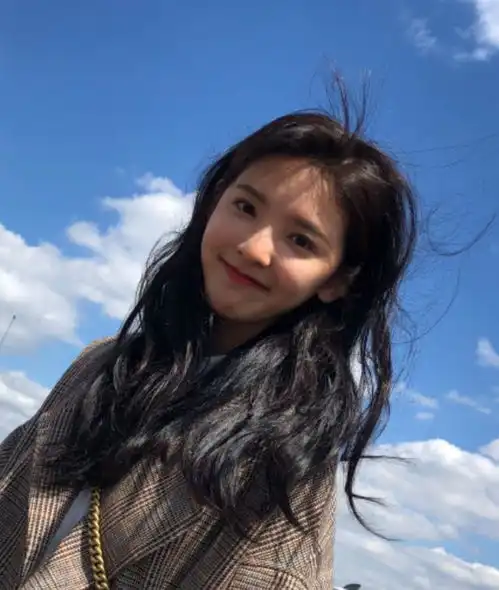 王思聪16岁前不知家产千亿,曾被喷买文凭,他这样怒怼