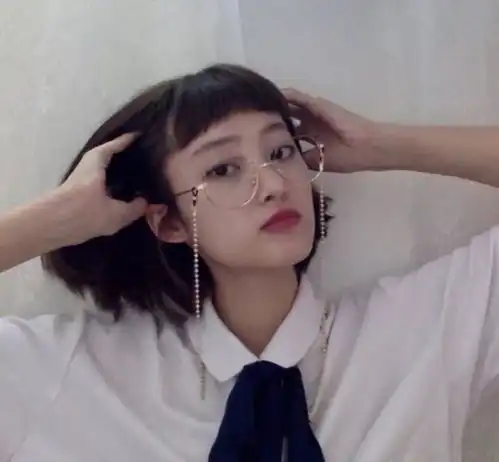 这位日系风的韩国麻豆走红网络,高颜值女孩的文艺潮酷穿搭实在太圈粉啦