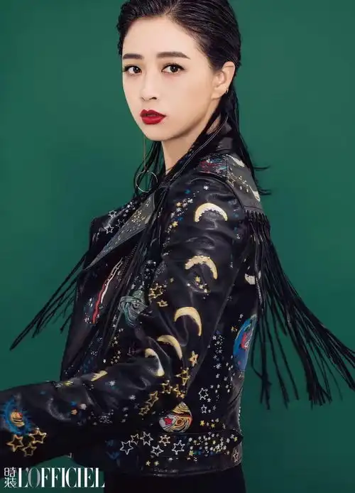蒋欣化身霸气御姐暗黑女王气场十足