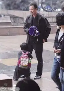 残疾小孩乞丐图片