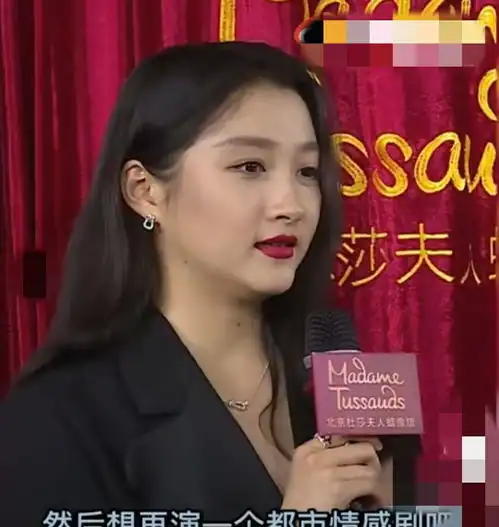 关晓彤对自己的颜值是真的很自信,她经常发通稿夸自己大美女人设