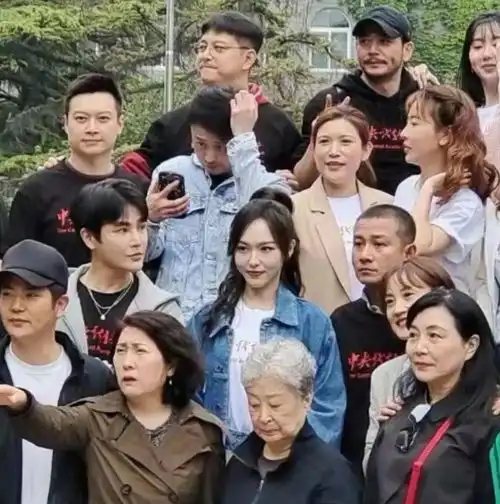 娱记曝文章出轨成性,约女大学生后拍私密照,正牌女友逼婚失败