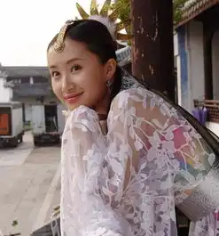她红了一下就过气,演了44部戏也没红,如今才31岁快被遗忘了