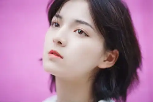扑面而来的青春索尼微单镜头下的00后美少女