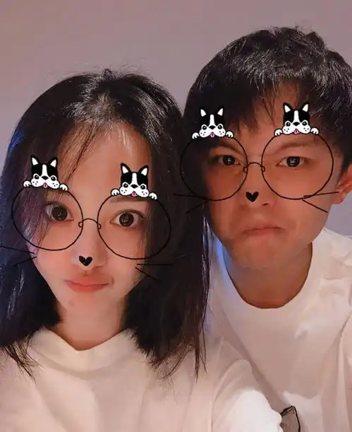 爱情如此香蜜蜜,萌妹纸郑爽跟男友合照网上蹿红