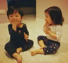 龙凤胎宝宝可爱的要命啊