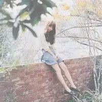 qq头像女生捧花不露脸原谅这世上的童话