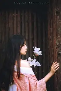 气质型女生唯美皮肤仙气十足在转角之后扣上故事门锁
