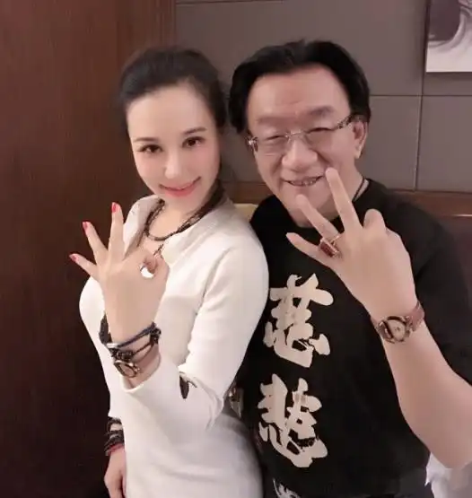 侯耀华再遭重创郭德纲批其冒充说相声的,姜昆力挺他朗诵相声