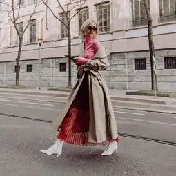 风衣里面加裙子,竟然这么时髦好看