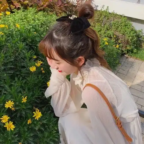 网易云热评现在很流行这种关系,和对方聊的很好,和她说自己很多的故事