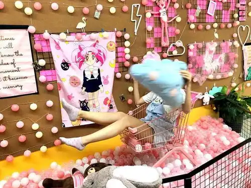 吃鸡上瘾少女枪给我三级头给我跳机场不要怂