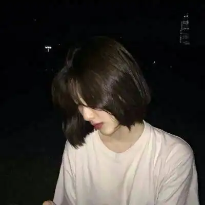 2018伤感女孩头像微信最新的没有期待所以我也没有失望