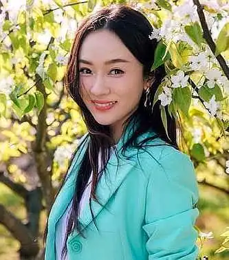 当红女星霍思燕远嫁小丈夫杜江,被宠成中年少女