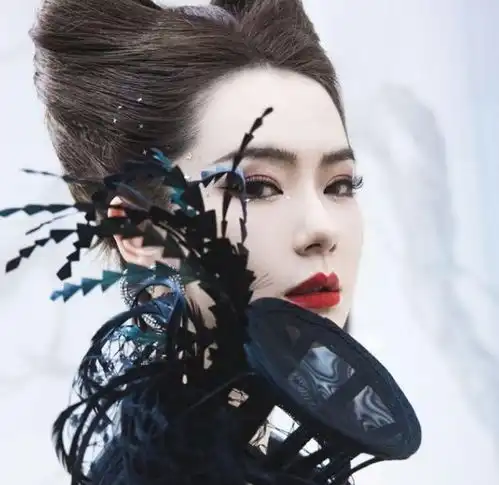 女星暗黑妆,杨超越邪魅,许佳琪冷艳,看到郑乃馨被吓到感觉