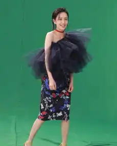 女神佟丽娅穿时尚,证明自己不是丑丫丫,穿衣减龄又时尚秒变元气少女
