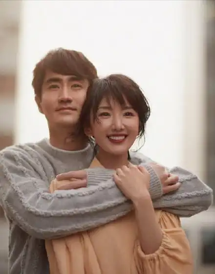 杨玏被拍到与女生逛超市,身材高挑不是毛晓彤,玏彤cp破碎了