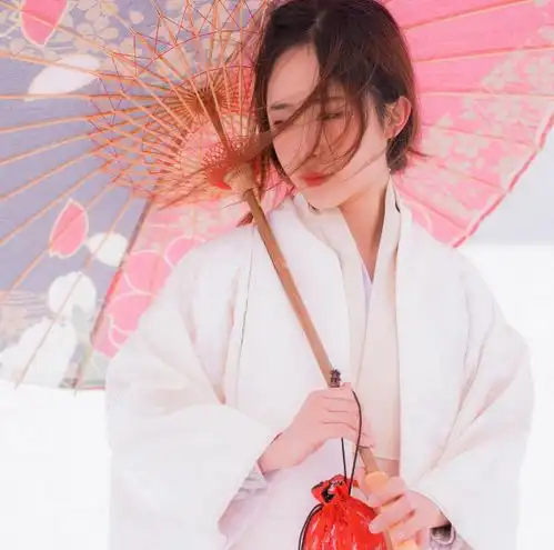 五个星座女,巨蟹座的性格是很洒脱的,天秤座的人爱面子