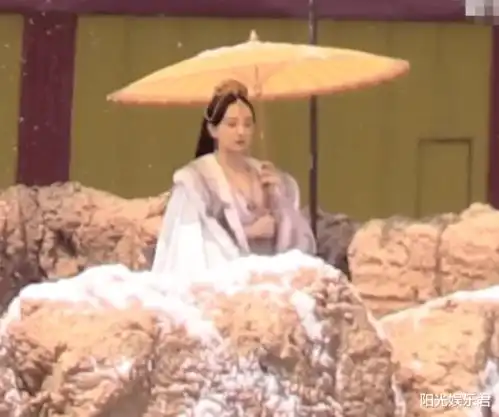 斛珠夫人新路透,本以为杨幂够美了,不想却被女二惊艳到了