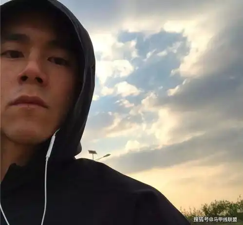 李佳琦回应吸烟,只是个主播而吸烟对健身又有什么影响